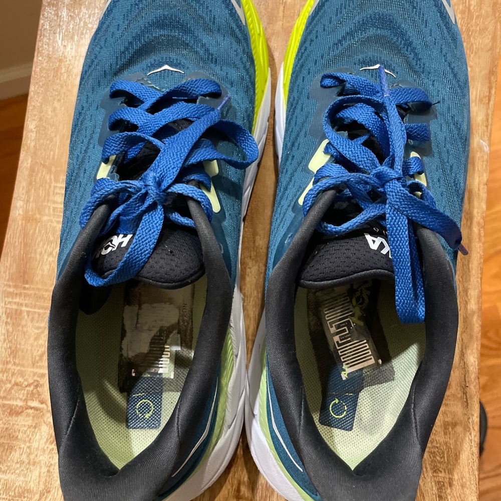 HOKA - Arahi 6 - Picture 9 of 12